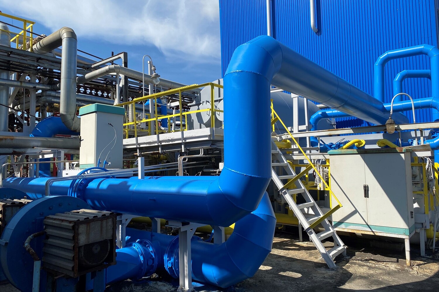 Pipes and pipelines. Индустриального парка боровский, г. Южноуральская грэс южноуральск. Два промышленных. Europolveri завод в италии.